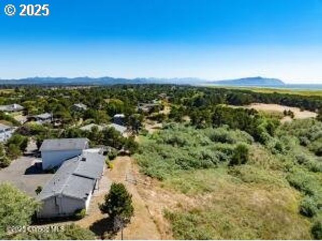89796 SEA BREEZE Dr, Warrenton, OR 97146
