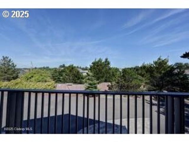 89796 SEA BREEZE Dr, Warrenton, OR 97146