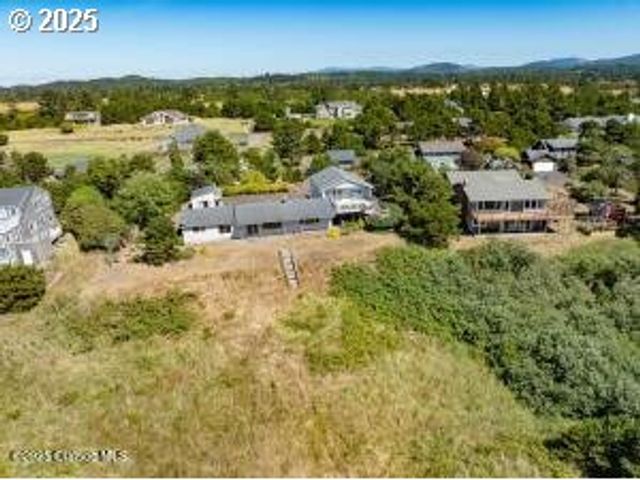 89796 SEA BREEZE Dr, Warrenton, OR 97146