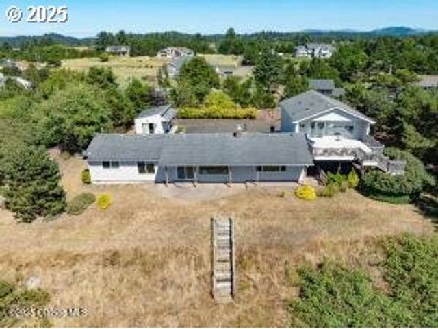 89796 SEA BREEZE Dr, Warrenton, OR 97146
