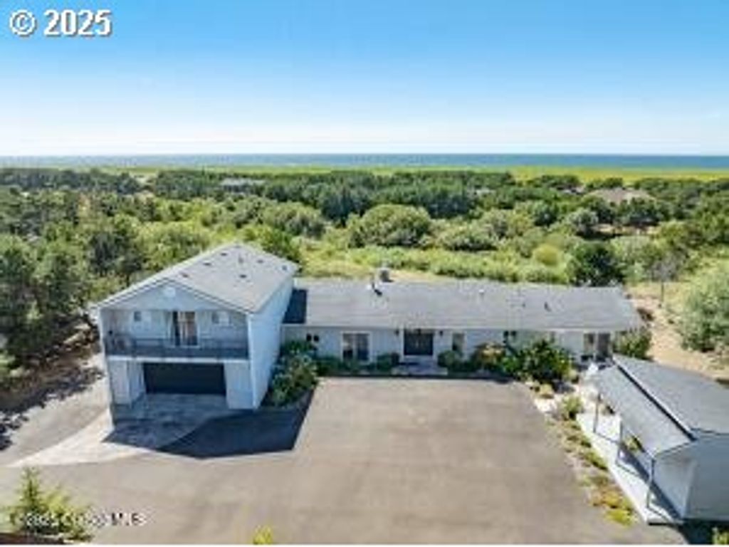 89796 SEA BREEZE Dr, Warrenton, OR 97146