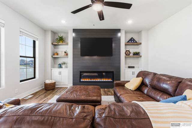 11511 Cooper Street, Papillion, NE 68046