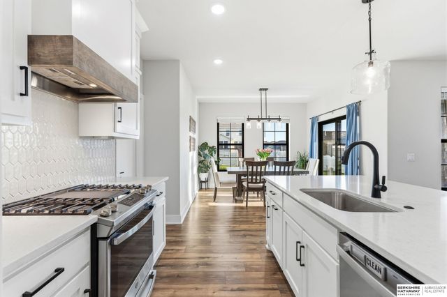 11511 Cooper Street, Papillion, NE 68046