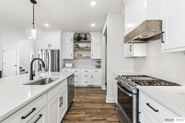 11511 Cooper Street, Papillion, NE 68046