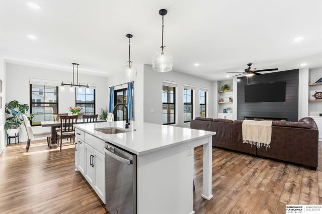 11511 Cooper Street, Papillion, NE 68046