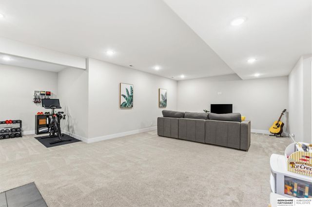 11511 Cooper Street, Papillion, NE 68046