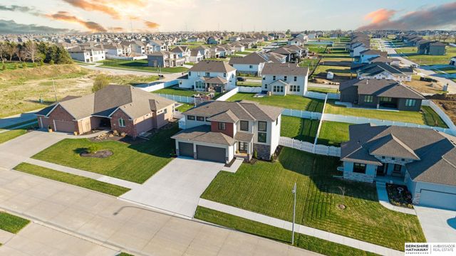 11511 Cooper Street, Papillion, NE 68046