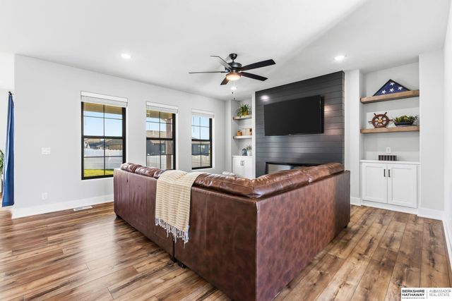 11511 Cooper Street, Papillion, NE 68046