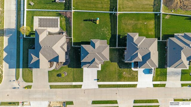 11511 Cooper Street, Papillion, NE 68046