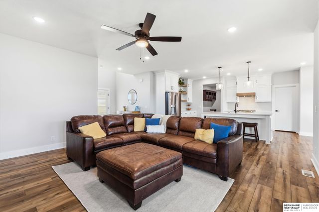 11511 Cooper Street, Papillion, NE 68046