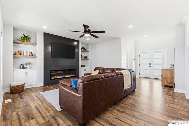 11511 Cooper Street, Papillion, NE 68046