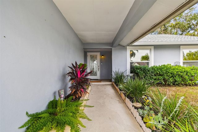 10038 82ND LANE, Seminole, FL 33777