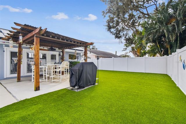 10038 82ND LANE, Seminole, FL 33777