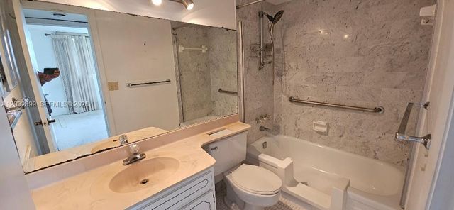 9823 S Hollybrook Lake Drive 310, Pembroke Pines, FL 33025