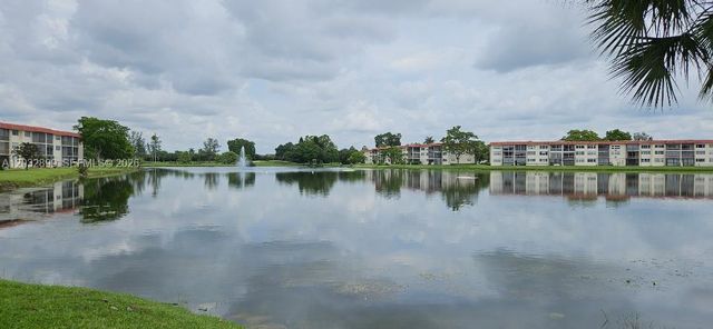 9823 S Hollybrook Lake Drive 310, Pembroke Pines, FL 33025