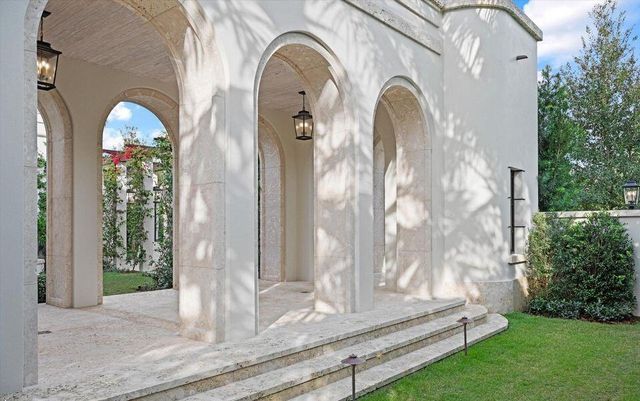 1260 N Lake Way, Palm Beach, FL 33480