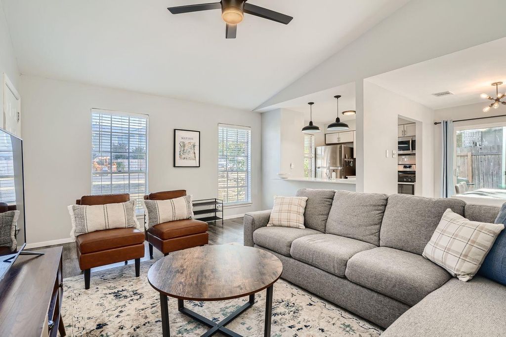 2007 Pipers Field DR A, Austin, TX 78758