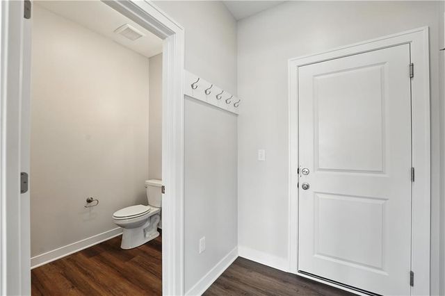 1929 SW Hightown Drive, Lee's Summit, MO 64082