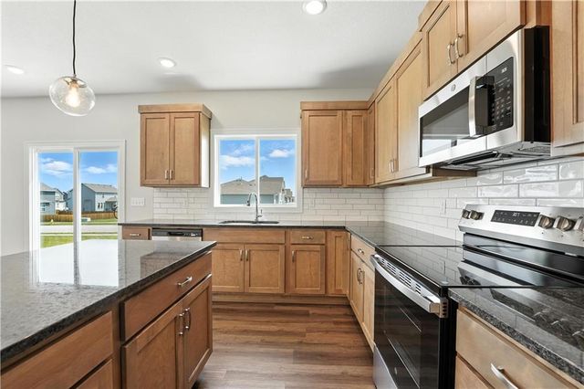 1929 SW Hightown Drive, Lee's Summit, MO 64082