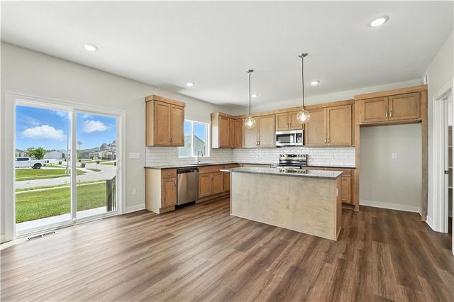 1929 SW Hightown Drive, Lee's Summit, MO 64082