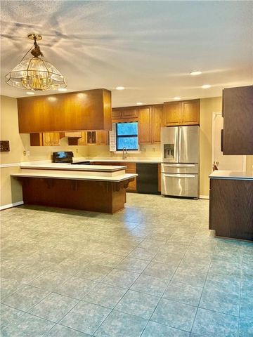 7221 Lakewood Road, Mobile, AL 36695