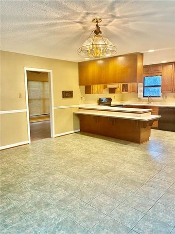 7221 Lakewood Road, Mobile, AL 36695