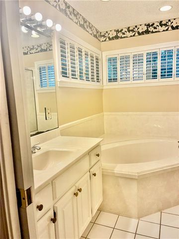 7221 Lakewood Road, Mobile, AL 36695