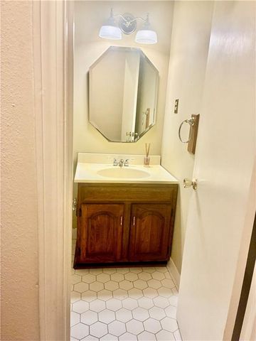 7221 Lakewood Road, Mobile, AL 36695
