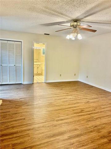 7221 Lakewood Road, Mobile, AL 36695