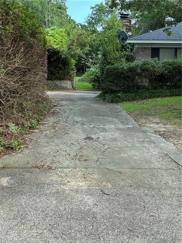 7221 Lakewood Road, Mobile, AL 36695