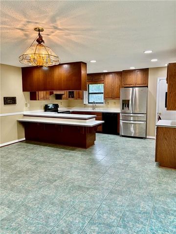 7221 Lakewood Road, Mobile, AL 36695