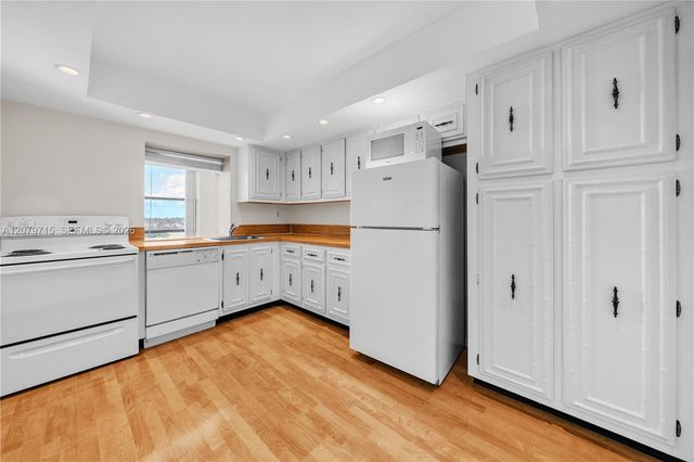 1000 Parkview Drive 925, Hallandale Beach, FL 33009