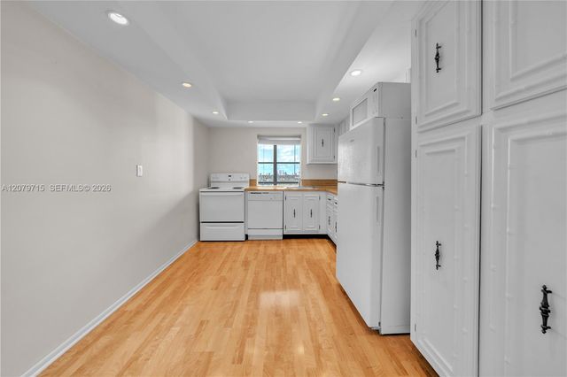 1000 Parkview Drive 925, Hallandale Beach, FL 33009