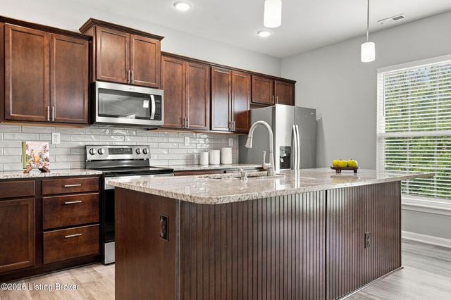 7909 Cascade Falls Cove, Louisville, KY 40229