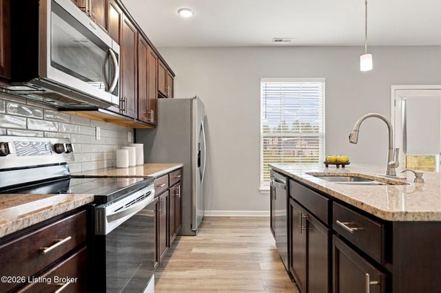 7909 Cascade Falls Cove, Louisville, KY 40229