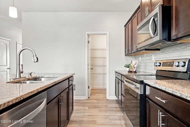 7909 Cascade Falls Cove, Louisville, KY 40229