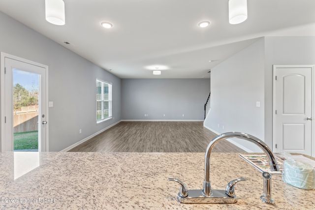 7909 Cascade Falls Cove, Louisville, KY 40229