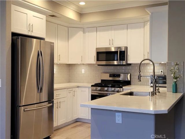18 Idyllwild 13, Irvine, CA 92602