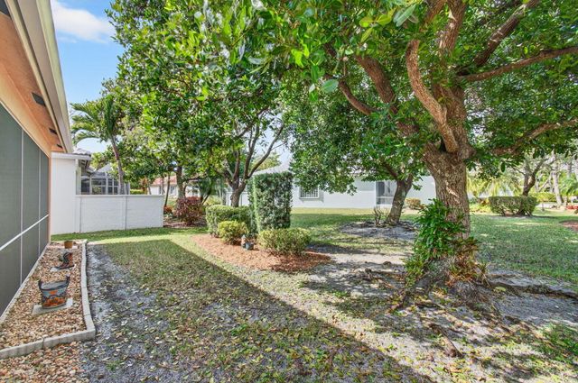 9503 Sandpiper Lane, West Palm Beach, FL 33411