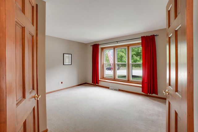 940 Bartlett DRIVE, Oconomowoc, WI 53066