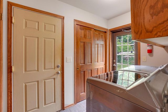 940 Bartlett DRIVE, Oconomowoc, WI 53066