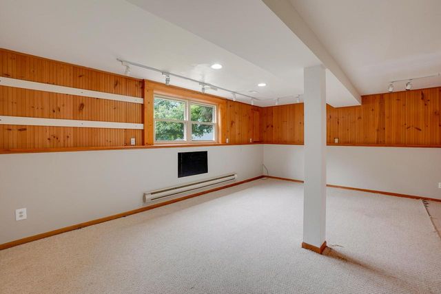 940 Bartlett DRIVE, Oconomowoc, WI 53066
