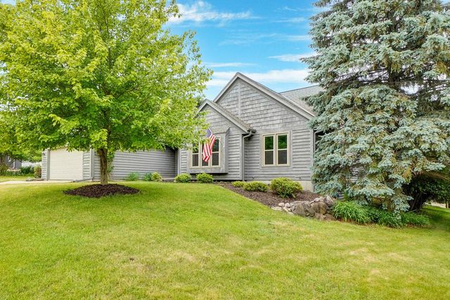 940 Bartlett DRIVE, Oconomowoc, WI 53066