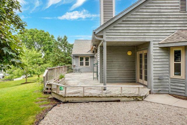 940 Bartlett DRIVE, Oconomowoc, WI 53066