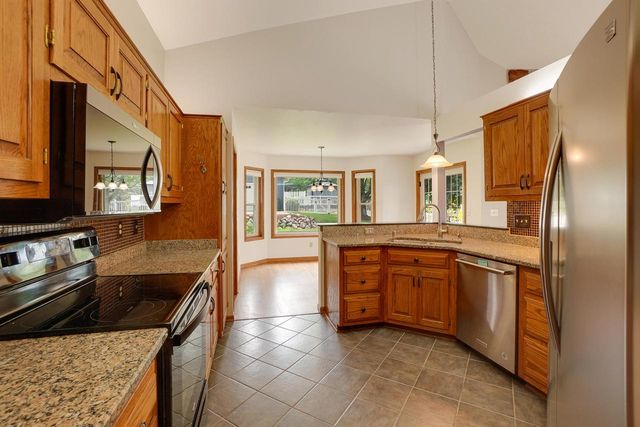 940 Bartlett DRIVE, Oconomowoc, WI 53066