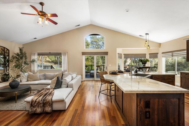 11120 Shadow Ct, Auburn, CA 95602