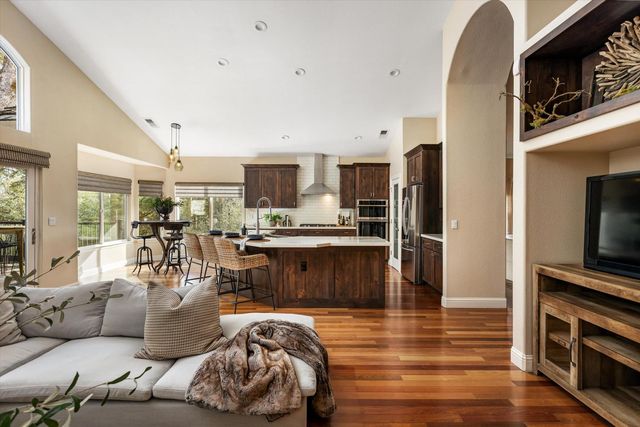 11120 Shadow Ct, Auburn, CA 95602