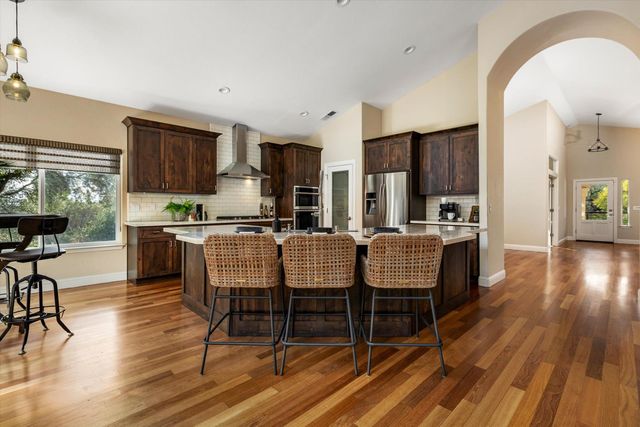 11120 Shadow Ct, Auburn, CA 95602