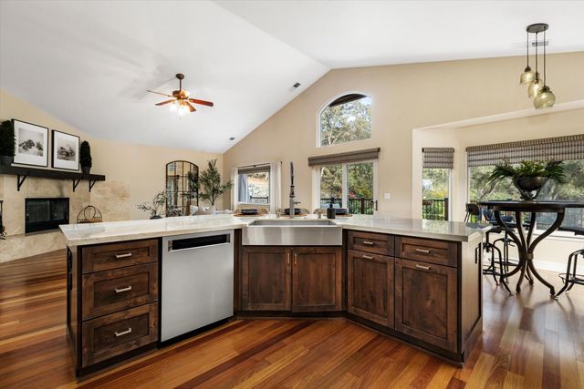 11120 Shadow Ct, Auburn, CA 95602
