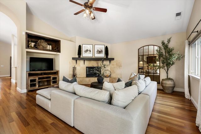 11120 Shadow Ct, Auburn, CA 95602